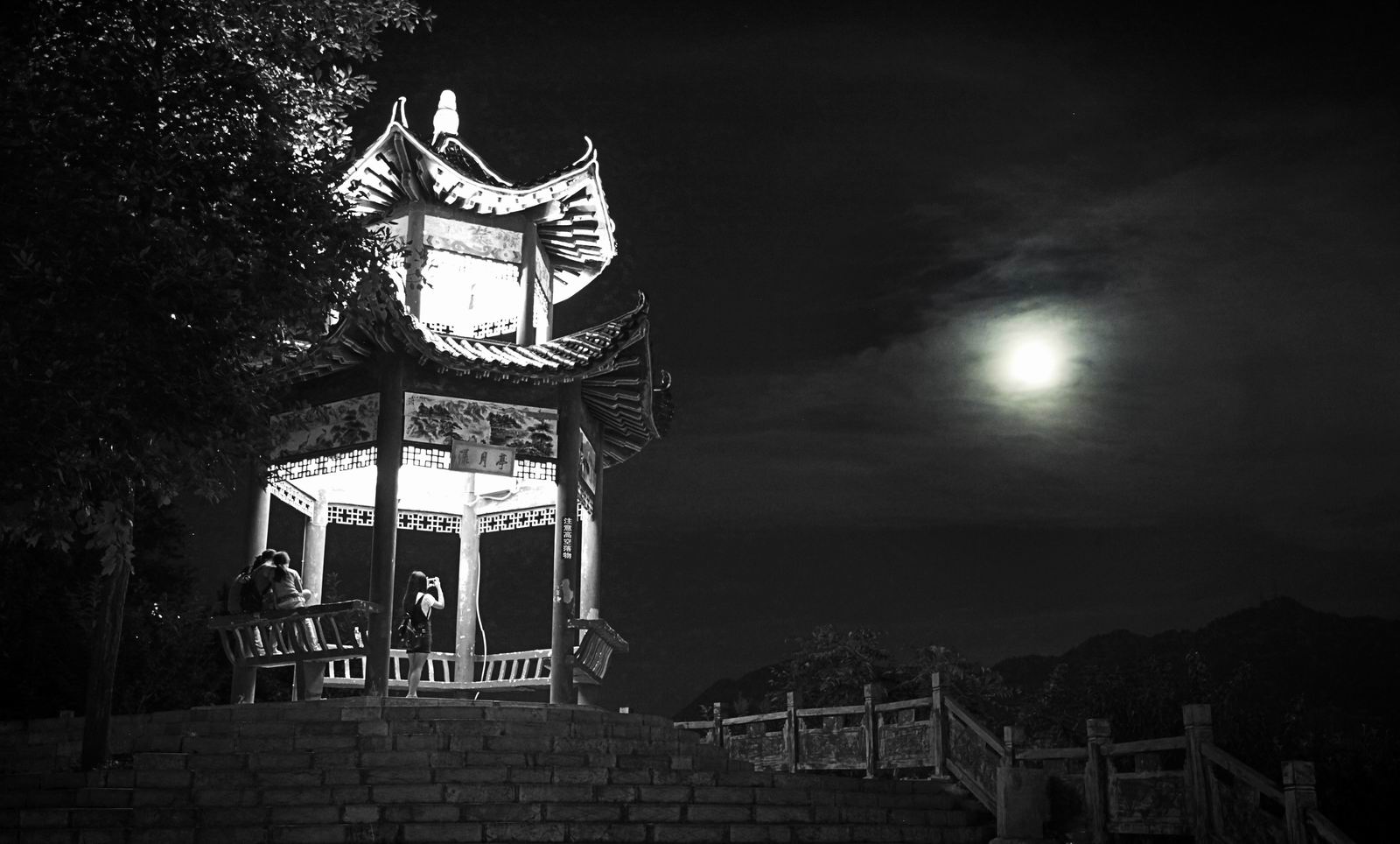 屏山夜色